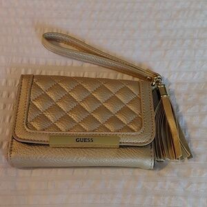 🍁GUESS GOLD WALLET WITH WRISTLET